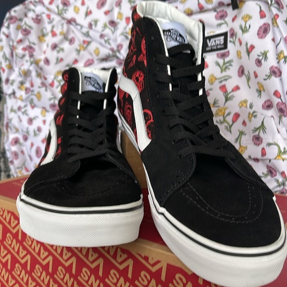 Vans Men’s Sk8-Hi Love You To Death Black/T
VN0007NSBMX
Sneakers - Picture 8 of 16